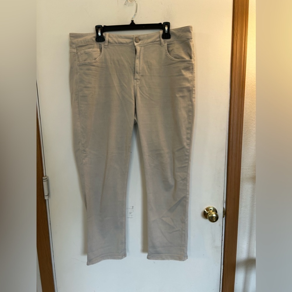 American Eagle Size 14 cream Colored Stretchy Denim Pants